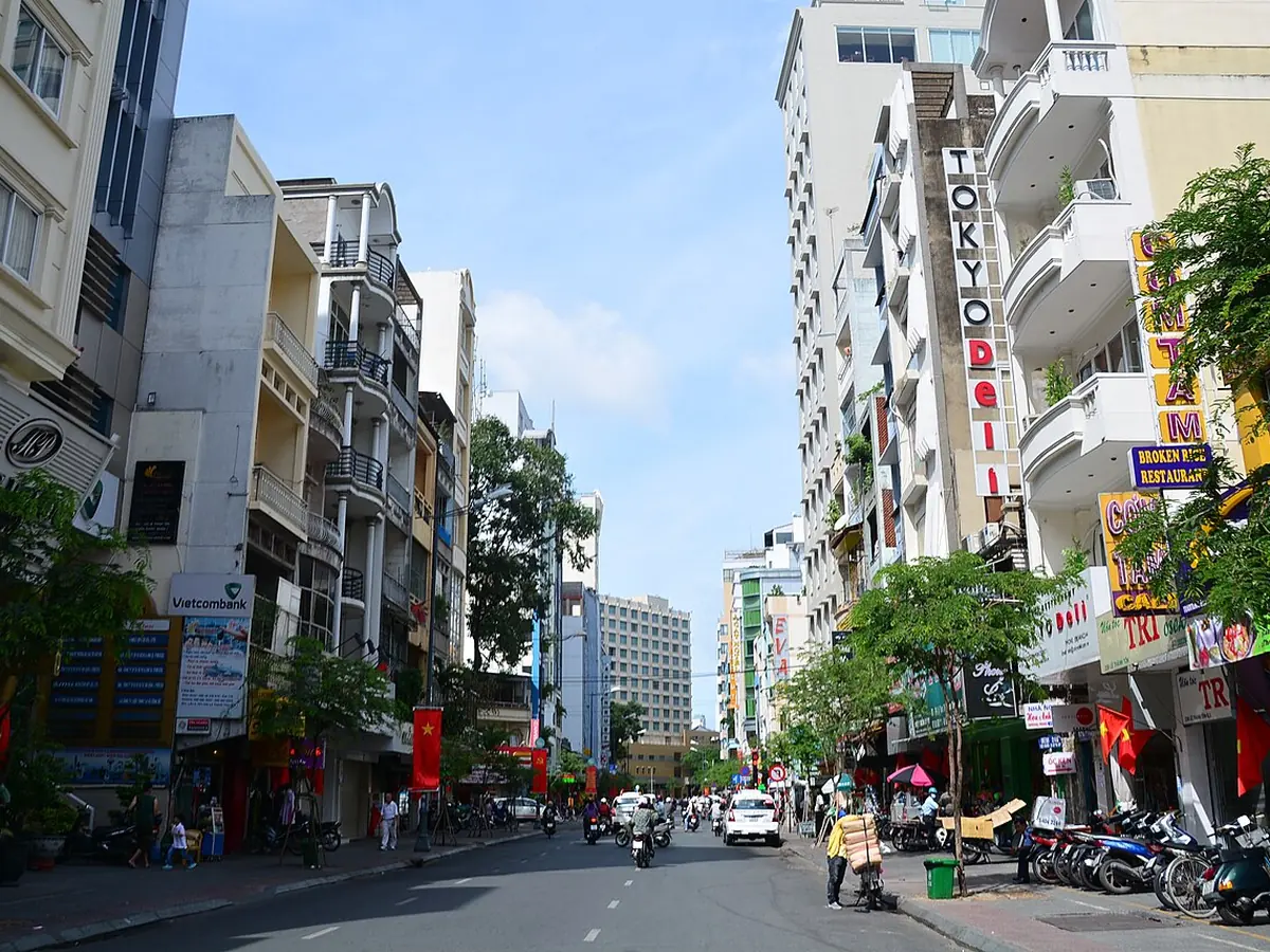 Le Thanh Ton Street in District 1 by day