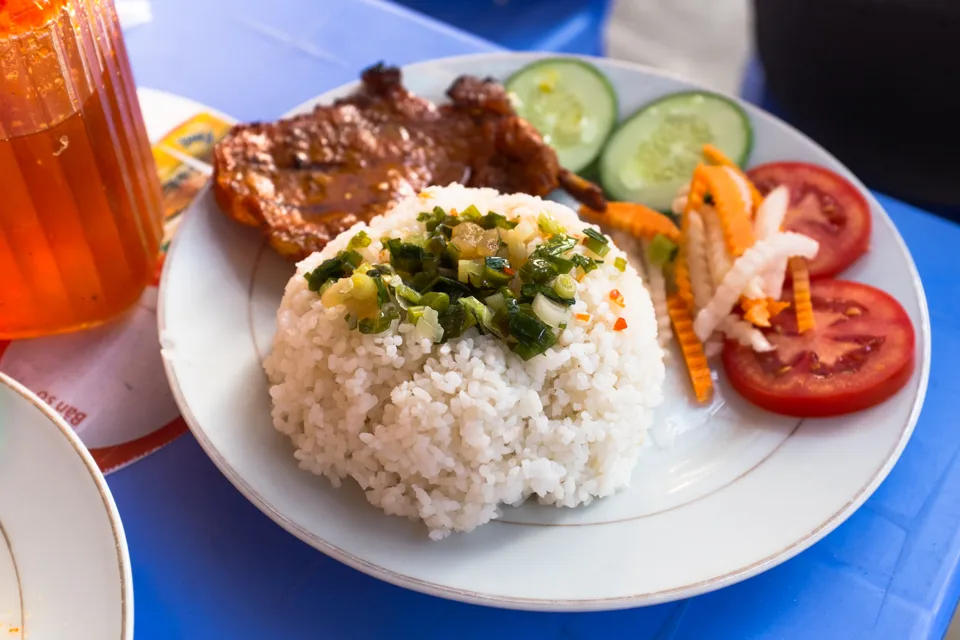 Broken rice with grilled pork