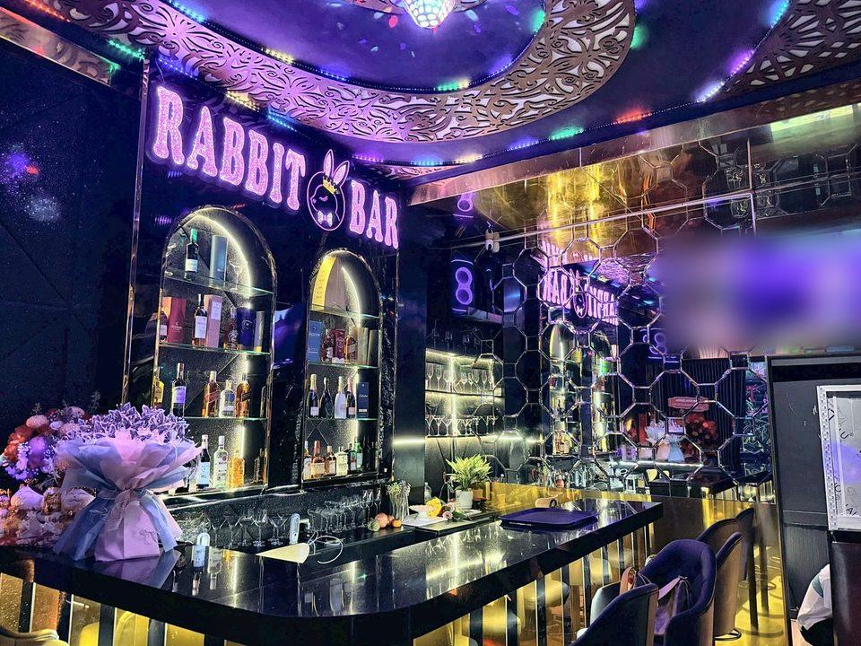 Quầy bar thực tế tại Rabbit Bar
